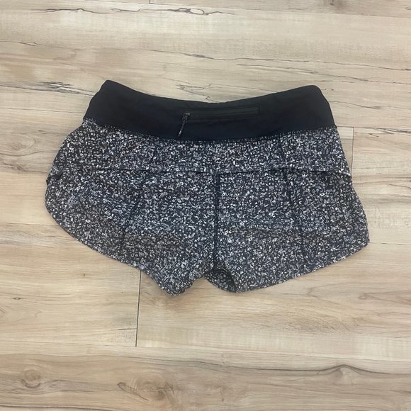 Lululemon Speed Up Low-Rise Lined Short 2.5" - Picture 2 of 4